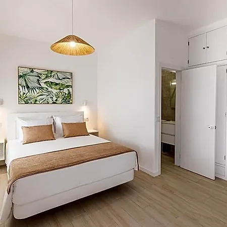 Jacaranda 4*